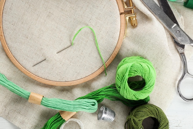 warsztat haftu z nitkami i tamborkiem